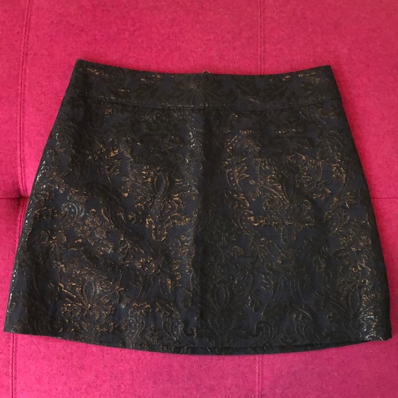 Stunning Abercrombie & Fitch Mini Skirt - Picture 1 of 5